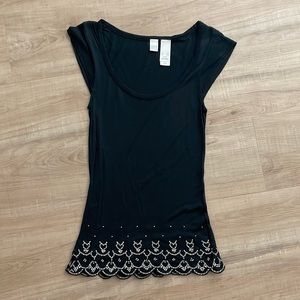 DKNY city T-shirt with beaded details. Size XS. Like new